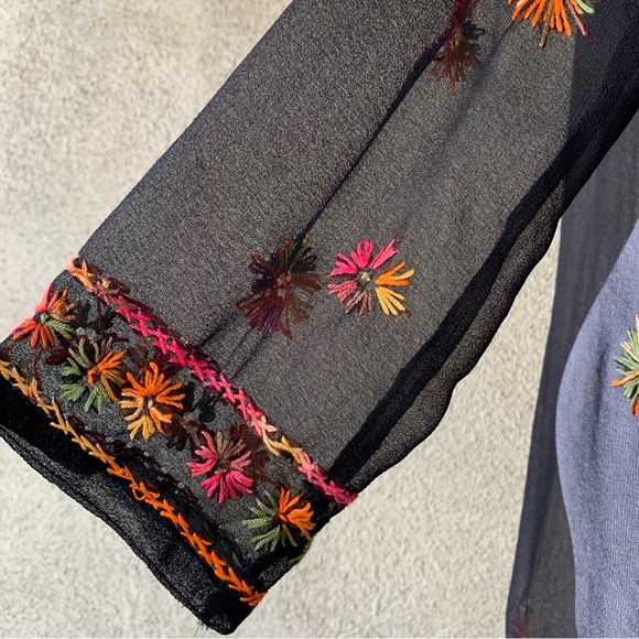 🔥5/$20🔥 Black Chiffon Tunic Embroidered size L - Picture 5 of 12